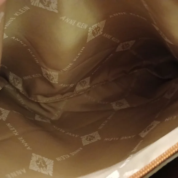 👜 Anne Klein Pebbled Leather Tote Bag • Tan / Cognac • Tassel Charm - Picture 9 of 10